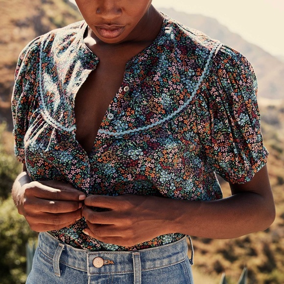 Doen Brenna Top Navy Ladybird Floral - Picture 2 of 10